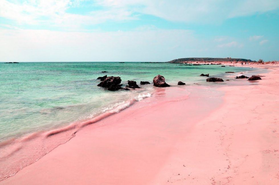 شاطئ الرمال الوردية