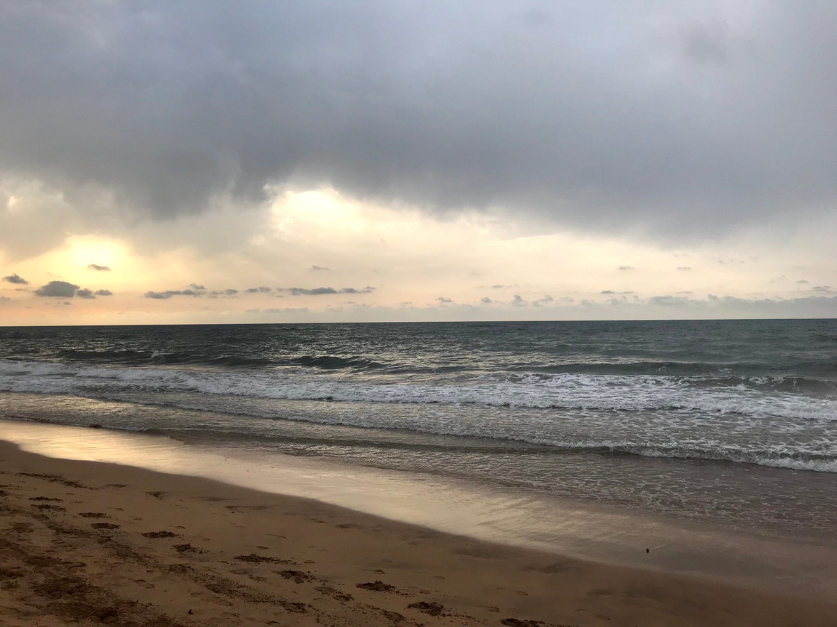 شاطئ عين الذياب