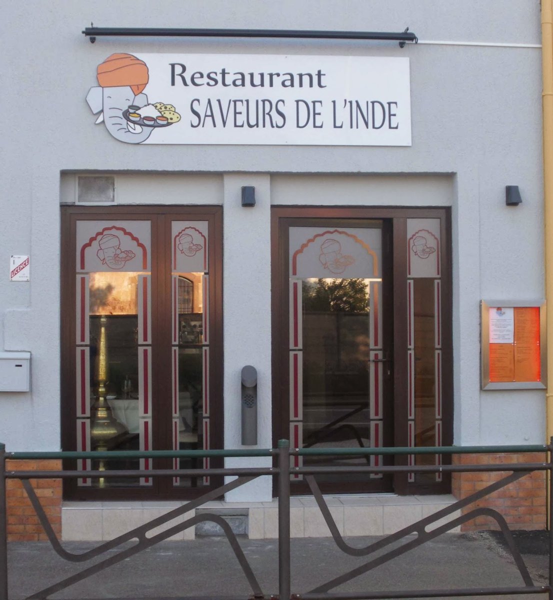 مطعم سافورز دو لاند