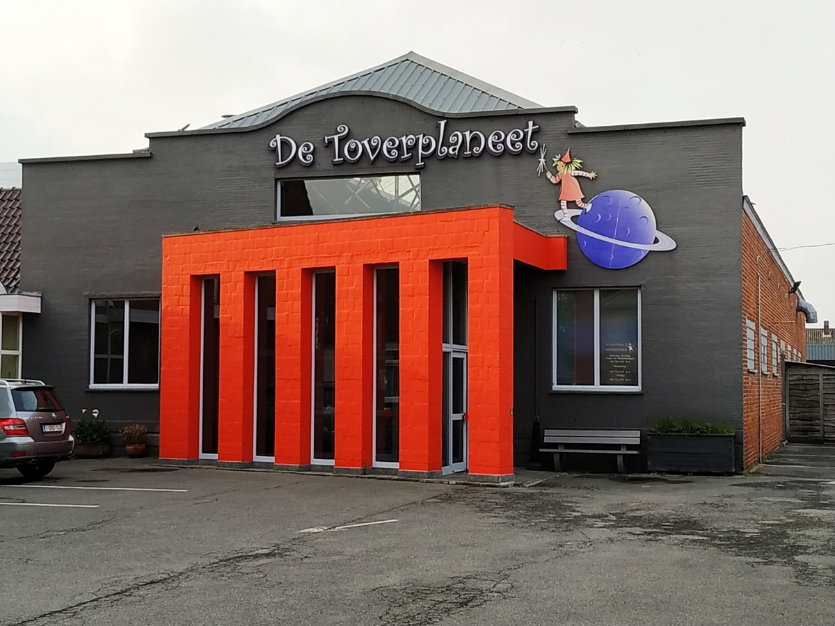 ملاهي الكوكب السحري