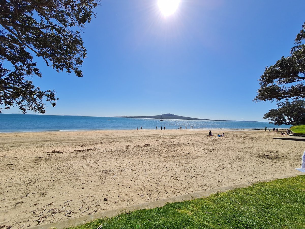 A picture of Narrow Neck Beach