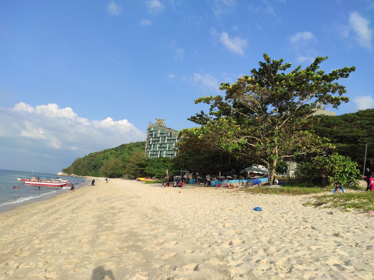 شاطئ تيلوك باهانج