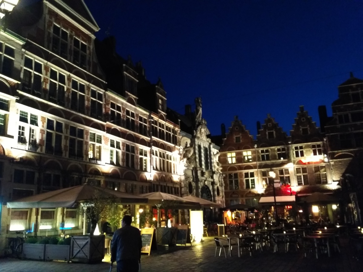 قائمة أفضل  16 ساحة و ميدان في بلجيكا