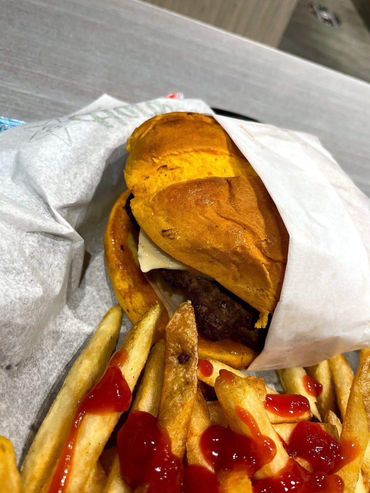 مطاعم هارديز شارع الأمير سلطان